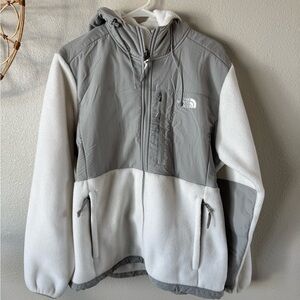 The North Face Women’s Denali Fleece Hooded Jacket. Size XL
